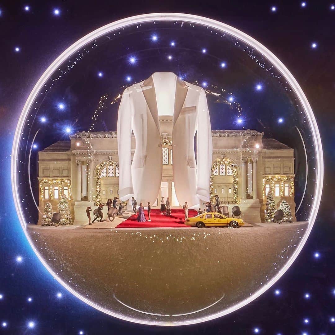 Saks Fifth Avenueさんのインスタグラム写真 - (Saks Fifth AvenueInstagram)「Prepare to be spellbound: Dior’s Carousel of Dreams at Saks brings magic to our NYC Flagship. Explore the windows in person, from now until January 5. Tap or head to the link in bio to shop Dior at saks.com for a limited time. Presented by @mastercard. #SaksxDior #Saks」12月14日 9時54分 - saks