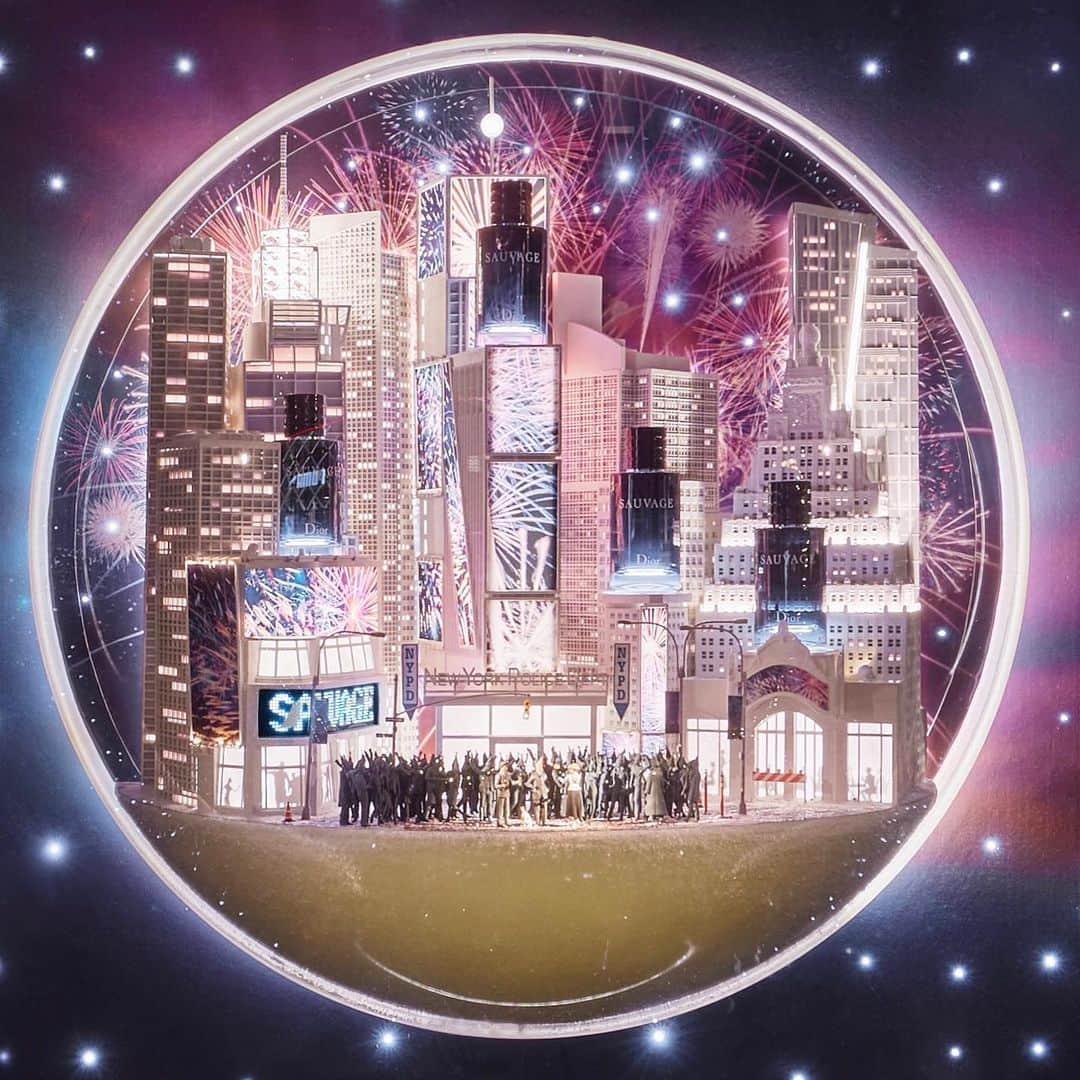 Saks Fifth Avenueさんのインスタグラム写真 - (Saks Fifth AvenueInstagram)「Prepare to be spellbound: Dior’s Carousel of Dreams at Saks brings magic to our NYC Flagship. Explore the windows in person, from now until January 5. Tap or head to the link in bio to shop Dior at saks.com for a limited time. Presented by @mastercard. #SaksxDior #Saks」12月14日 9時54分 - saks