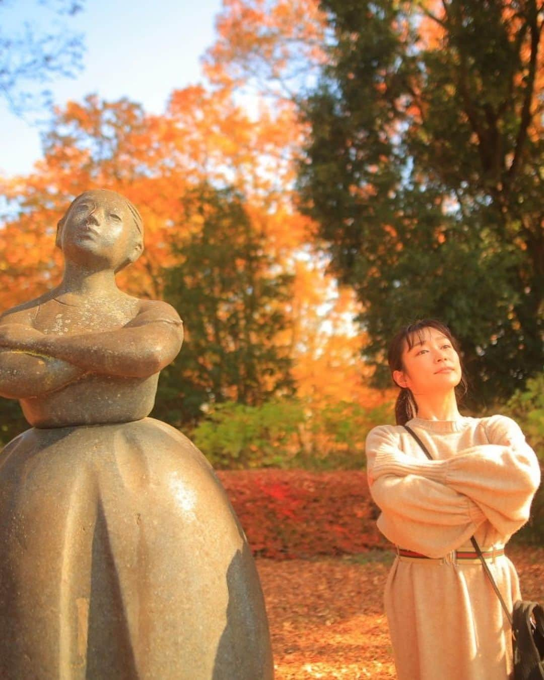 佐河ゆいさんのインスタグラム写真 - (佐河ゆいInstagram)「紅葉🍁その1 @昭和記念公園　  初の昭和記念公園 銀杏並木が最高👌 タイミング抜群すぎて激混みだったけどいい写真撮れた😆  #portrait_shots #ポートレート撮影 #good_portraits_world #lovers_nippon_portrait #portrait_shot　#紅葉 #紅葉スポット  #nature #写真好きな人と繋がりたい #followｍe」12月14日 10時29分 - kaboichigo