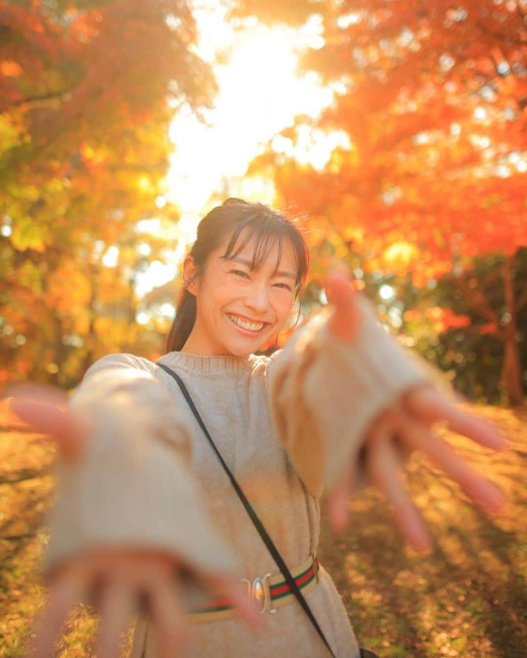 佐河ゆいさんのインスタグラム写真 - (佐河ゆいInstagram)「紅葉🍁その1 @昭和記念公園　  初の昭和記念公園 銀杏並木が最高👌 タイミング抜群すぎて激混みだったけどいい写真撮れた😆  #portrait_shots #ポートレート撮影 #good_portraits_world #lovers_nippon_portrait #portrait_shot　#紅葉 #紅葉スポット  #nature #写真好きな人と繋がりたい #followｍe」12月14日 10時29分 - kaboichigo