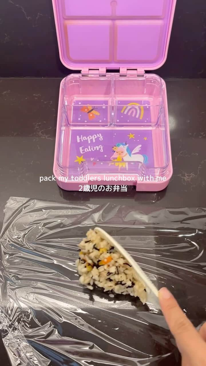 HISANAのインスタグラム：「pack my toddlers lunchbox with me🍱 2歳すずちゃんのお弁当👧🏻🫶  すずちゃんのたまご焼きは味付けなしで作ってます🥚  #preschoollunch#bentobox#bentoboxlunch #プリスクール#2歳#2歳女の子#フィリピン#マニラ#マニライフ#ママの日常#お弁当#お弁当の詰め方」