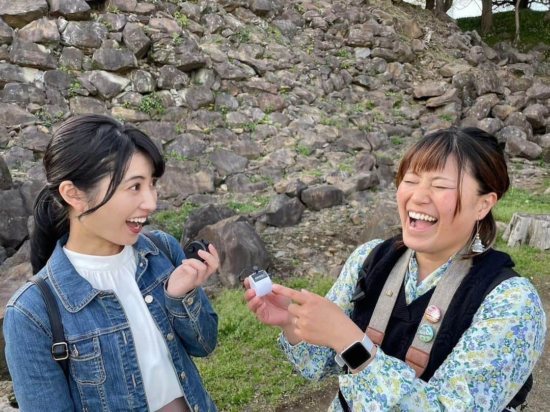 久保井朝美さんのインスタグラム写真 - (久保井朝美Instagram)「🏯 今週末「お城EXPO2023」が パシフィコ横浜で開催されます❤️  17日(日)14:30〜15:30 ワークショップ  城ラボby城びと いなもとかおり＆久保井朝美に挑戦！  石垣バトル  整理券（無料）が必要です🎫 1階インフォメーションで 当日配布しています☺️  お城で味わえる感動を クイズを通して みなさんとシェアしたい💞  景品あるので頑張ってください🎁  そして 「お城シアター」で上映される 動画に出演しています🏯  16日(土)14:30〜15:30の中 パシフィコ横浜ノース4階 G414/G415  謎に包まれた安土城  「令和の大調査」開始！  お待ちしております🤗 @shiroexpo   #お城EXPO #お城めぐり #いなもとかおり #久保井朝美 #城ガール #城ラボby城びと #城びと #石垣山城 #一夜城 #小田原観光 #お城EXPO2023 #パシフィコ横浜」12月14日 10時51分 - asami_k920