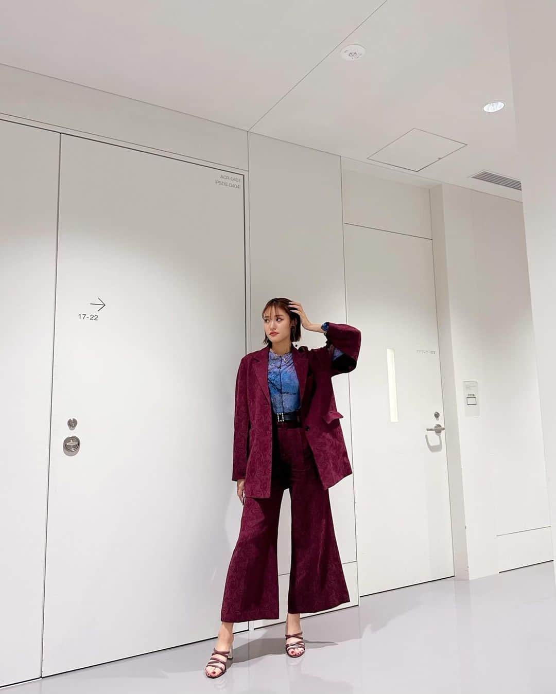 王林さんのインスタグラム写真 - (王林Instagram)「#おうりんのぬの🎀   飛んでったデータが徐々にもどってまいりました🤤 ともに着てたぬのたちも思い出してきました🤤  styling for @lury.mh」12月14日 11時43分 - ourin_ringoooo