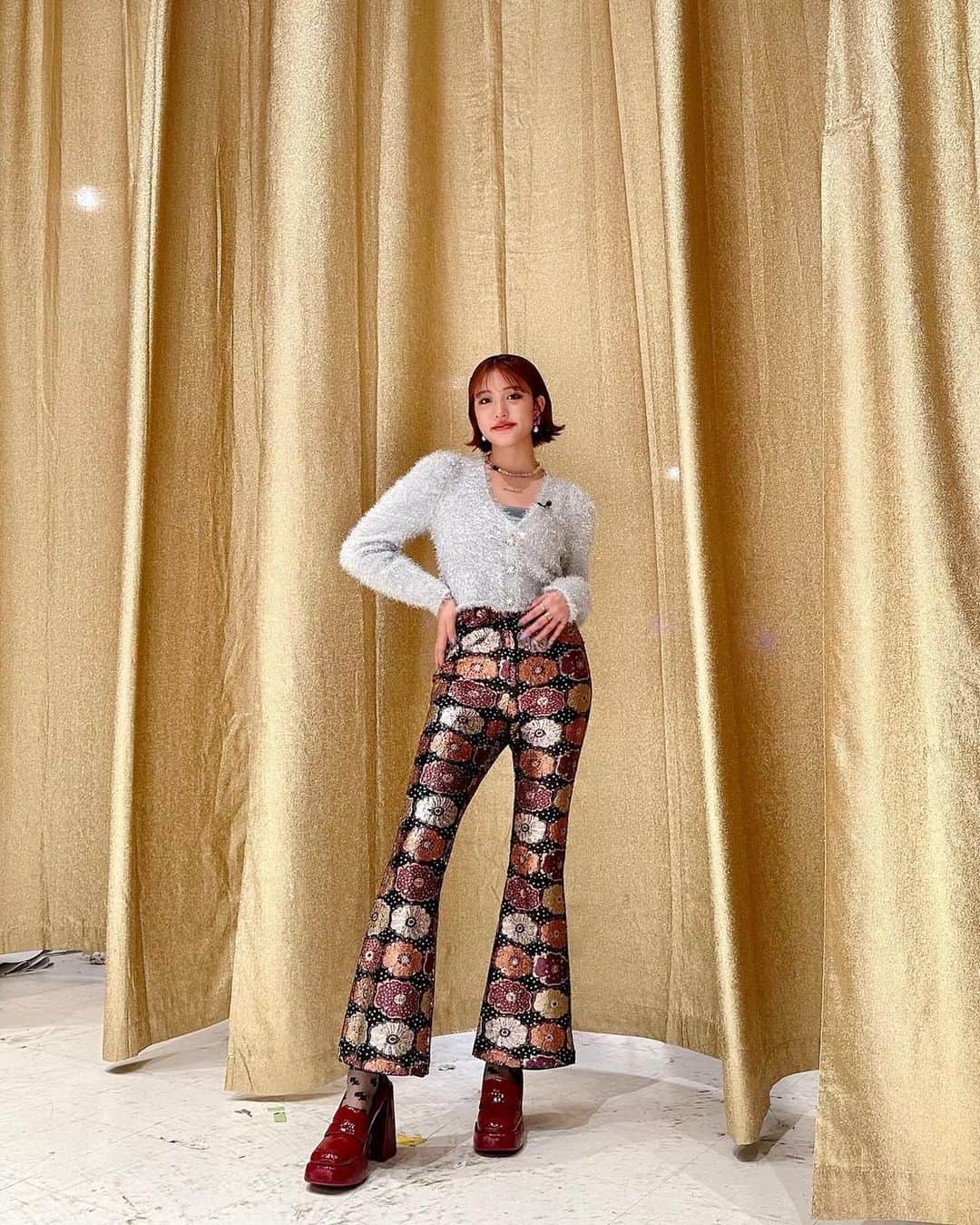 王林さんのインスタグラム写真 - (王林Instagram)「#おうりんのぬの🎀   飛んでったデータが徐々にもどってまいりました🤤 ともに着てたぬのたちも思い出してきました🤤  styling for @lury.mh」12月14日 11時43分 - ourin_ringoooo