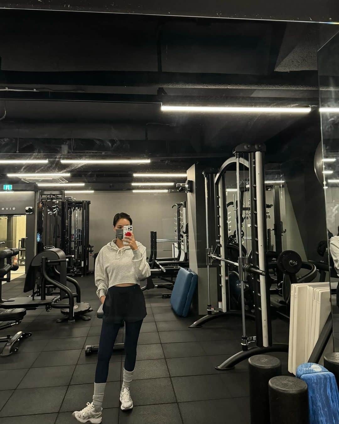 コ・ソヨンさんのインスタグラム写真 - (コ・ソヨンInstagram)「🤸🏻🏋️‍♂️」12月14日 11時54分 - kosoyoung_official