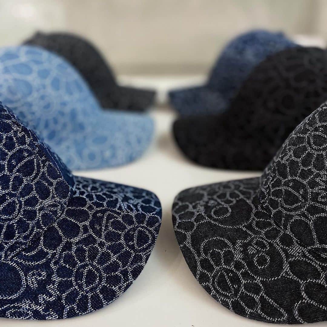 cherry worldwideのインスタグラム：「. Takashi Murakami / kaikaikiki 』 @takashipom  . Release®︎ online 🍒 . TODAY 12 / 14 (thu) 20:00JST！！ . now available in-store . ⇒ " Flowers & Skulls Jacquard Denim Cap"」