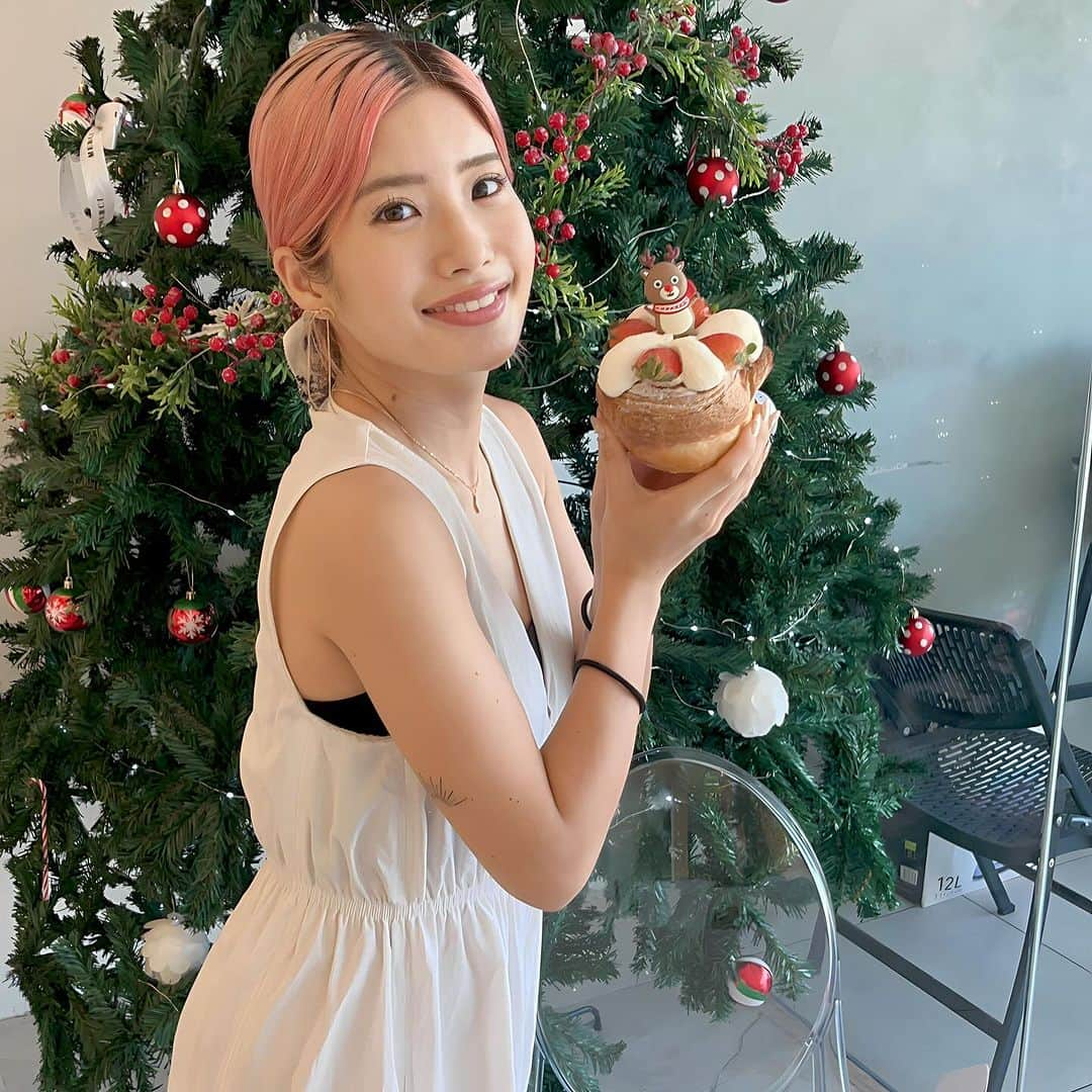 でっぱりんさんのインスタグラム写真 - (でっぱりんInstagram)「Xmas gift🎁💖💖 @cebu_merci  セブ島でクリスマスギフト買うならMerci😍🎁 味も美味しくて映えて可愛いの😊💖💖 #セブ島 #フィリピン #セブ島留学 #クリスマス #クリスマスギフト #サンタクロース #クリスマスケーキ #Xmas #christmas #gift #christmasgift #ceau #philippine #merci」12月14日 18時16分 - aaaya109