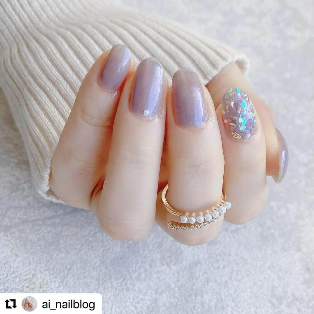 【PLANET NAIL（プラネット ネイル）】公式さんのインスタグラム写真 - (【PLANET NAIL（プラネット ネイル）】公式Instagram)「✰✰✰✰✰✰✰✰✰✰ PLANET Girl🪐 @ai_nailblog さま♡  もぉー🥺また可愛いやん😮‍💨💜と 思わずため息をついてしまう。。✨ 冬のラベンダーもめちゃあり💜 可愛さも妖艶さも持ち合わせてるって こんな最高なことないな♡ ╍ ╍ ╍ ╍ ╍ ╍ ╍ ╍ ╍ ╍ ╍ ╍ ・・・ . ラベンダー×ラメネイル꙳ ⁡ ラベンダーとパープル系のシアーラメで いい感じに馴染んだ☺︎ ⁡ ラメを重ねるだけでキラッキラだし 透明感も上がる😎🫶🏻 ⁡ ୨ෆ୧┈┈┈┈┈┈┈┈┈┈┈┈┈┈┈┈┈┈┈┈┈┈୨ෆ୧ ✎プラネットネイル( @planet.jp ) ・38 ユニヴェールの足跡 ⁡ ✎ネイルエス( @s____official ) ・lavender　island ୨ෆ୧┈┈┈┈┈┈┈┈┈┈┈┈┈┈┈┈┈┈┈┈┈┈୨ෆ୧ ⁡ #プラネットネイル #プラネットガール #planetnail  #ラメネイル部  #ネイルエス #nails #ラベンダーネイル #ラメネイル  #透明感ネイル #冬ネイル #ワンカラーネイル  #ネイルポリッシュ #新作コスメ #新作コスメ2023  #セルフネイル #selfnail #nailart #美甲 #셀프네일」12月14日 18時13分 - planet.jp