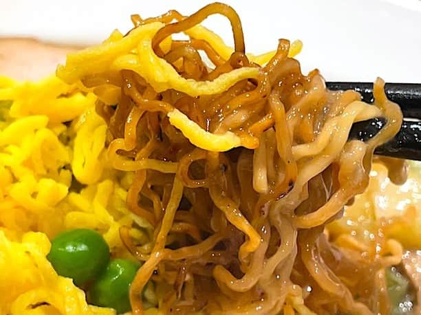小野瀬雅生さんのインスタグラム写真 - (小野瀬雅生Instagram)「吉祥寺の吉昇亭で焼きそば小ワンタンスープセットウマウマウー☆長野県上田市の日昌亭や福昇亭の流れを汲む上田ソウルフードあんかけ焼きそば☆ルックスもバッチリ踏襲☆細めの縮れ麺を焼くのも☆甘めのあんかけであるのも同じです☆洗練されて丁寧な仕上がり☆ヒジョーにウマイ☆上田で食べてからこちらを食べられた巡り合わせに感謝☆卓上にはブレンド済みの酢からし☆これをかけるとあら不思議☆爽快な味わいに変化します☆酢からしマジック☆六文銭焼きそばと云う名称は初めて知ったけど☆これはファンになりました♫ #吉昇亭 #焼きそば #あんかけ焼きそば #六文銭焼きそば #吉祥寺 #小野瀬雅生 #onosemasao #ウマウマウー #上田市のソウルフード #細めの縮れ麺 #甘めのあんかけ #野菜たっぷり #ヒジョーにウマイ #酢からし #マジック #爽快な味わい #ファンになりました #焼きそばの果てしなき旅」12月14日 13時02分 - onosemasao