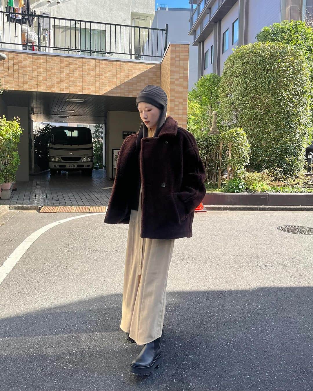 MIDWEST TOKYO WOMENのインスタグラム：「・ 【coat】 boa cocoon coat @cinoh_official  dark blown , navy / size 36,38  着用 : dark blown / 36  【one piece】 v-neck work dress @photocopieu  beige / size 38  【knit cap】 pastor @lamaisondelyllis  black , blown , green / size free  【shoes】 side gore boots @elvio.zanon  black / size 35-39  @midwest_official  staff 163cm  ______ ______ ______ ______  MIDWEST TOKYO 東京都渋谷区神南1-6-1 ☎︎03-5428-3171 ✉︎tokyo_w@midwest.jp  月〜土 12:00〜20:00 日・祝 11:00〜19:00  商品に関してのご質問、その他ございましたら お気軽にコメント、DMください。」
