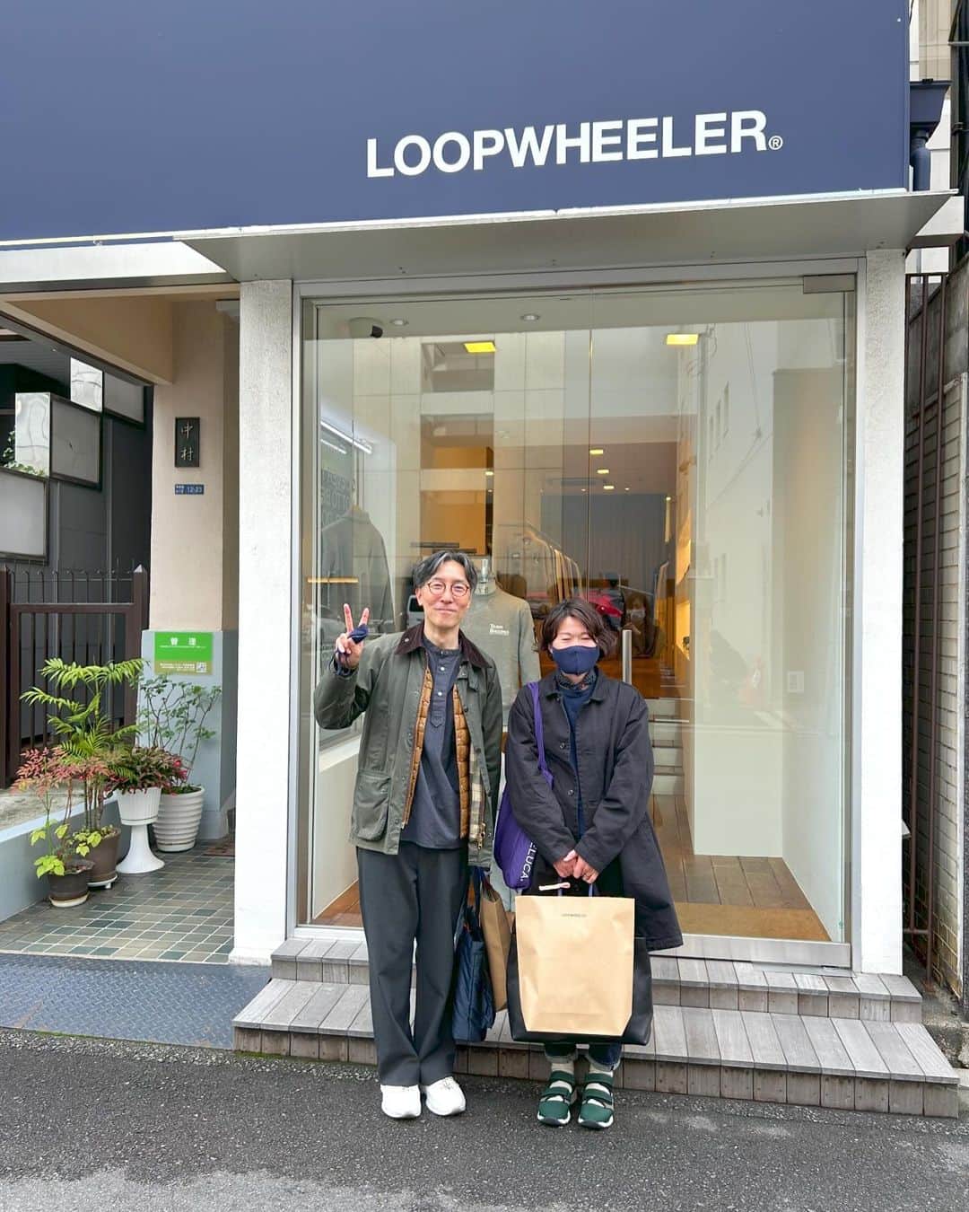 ループウィラーさんのインスタグラム写真 - (ループウィラーInstagram)「.  先日は受注会のお迎え、ありがとうございました😊  いつもお二人の掛け合いが楽しく、スタッフも温かい気持ちになります！ また来年もよろしくお願いします🙏✨  ループウィラー大阪では引き続き、6月の受注会でオーダー頂いたアイテムのお迎えをお待ちしております！  .  #loopwheeler #ループウィラー #loopwheeleroska #ループウィラー大阪 #tsuriami #吊り編み #sweat #スウェット」12月14日 13時20分 - loopwheelerosaka