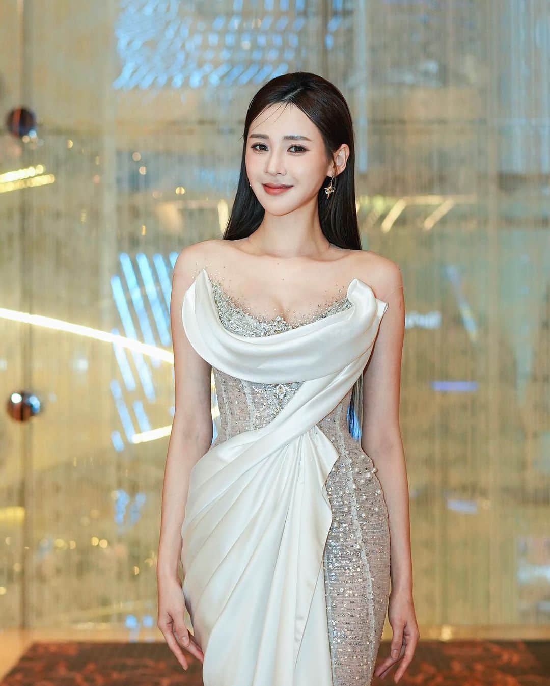 Yumi Wongのインスタグラム：「嘻嘻讓你們看下這套我好喜歡的晚禮服😍 很開心還獲得了Best dress Recognition獎🌟 嘻嘻這就是JoliPoli的魅力～～～」