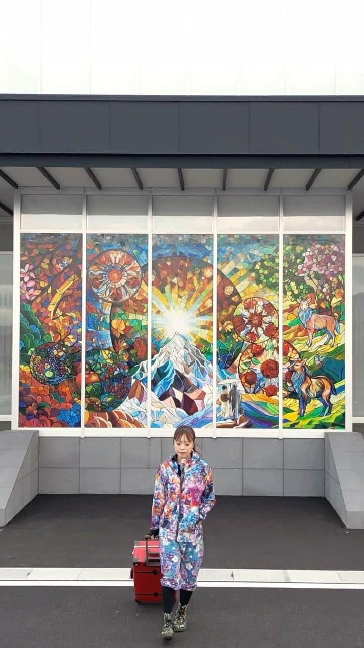 小林舞香のインスタグラム：「Maika's Mural Painting Vol.15 Roadside Station Yamagata Zao @m_yzao  Video and editing by @hikaru.studio9  #maikamural #壁画 #壁画師 #mural #muralist #muralpainting #art #illustration #drawing #draw #acrylicpaint #wallpainting #contemporaryart #contemporarypainting #wallpaint #道の駅やまがた蔵王 #arts #山形観光 #earth #山形 #masterpiece #やまがた蔵王 #creative #artwork #acrylic #acrylicpainting #artworks #絵画 #絵 #modernart」