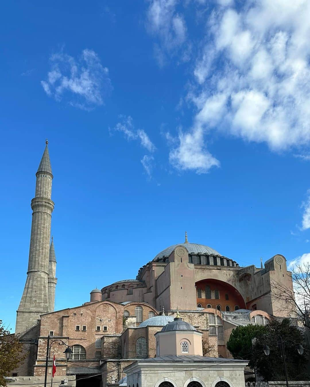 吉井香奈恵さんのインスタグラム写真 - (吉井香奈恵Instagram)「Mosques in Turkey🕌  トルコのモスクはまた雰囲気違う〜🌙 ドバイの写真ばっかりあげてたのでトルコ写真も🇹🇷笑  _______________________________________ #turkey #mosque #trip #travel  #トルコ #トルコ旅行 #モスク #アヤソフィア  #海外旅行 #トラベラー #イスタンブール」12月14日 14時14分 - yoshiikanae