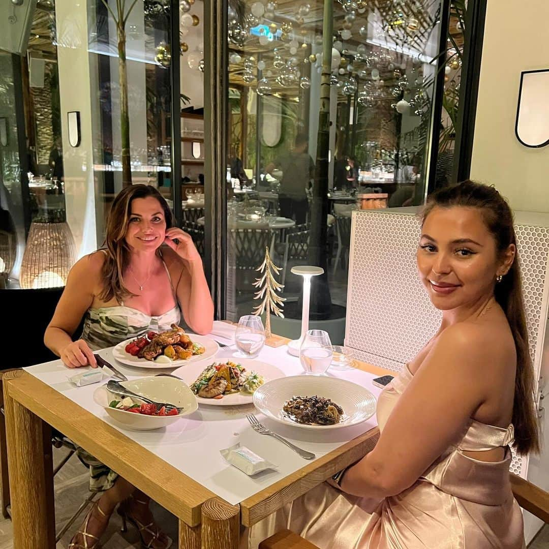 ルイス・グローバーさんのインスタグラム写真 - (ルイス・グローバーInstagram)「Nammos Dubai • dinner for two • #nammos @nammos.dubai」12月14日 14時45分 - louiseglover