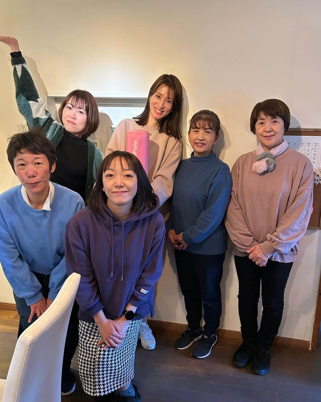 佐藤弥生さんのインスタグラム写真 - (佐藤弥生Instagram)「🧘‍♀️🥞🍗🍅🧀 バイゲツカフェさんでのストレッチポール&瞑想 終了後、参加者様とのランチ会✨ 実はこの企画、パンケーキを食べた日から始まったんです😆 ☀️昨日は初の2部制 午前の部、午後の部共にご参加ありがとうございました！ ランチは🎄クラムチャウダーにサラダとチキン♪ デザートセットは🎅パンケーキにカヌレにスコーン♪ 美味しかった〜🤩 「弥生ちゃんのイベントはお野菜沢山が良いよね〜」と、価格が高騰する中毎回違ったメニューを沢山考えて下さいました〜✨ レッスンは反省も沢山ありましたが、皆さんとのランチが楽しくて〜🤭ね！ そして、いつも笑顔で出迎えてくださるマスターとまゆみさんにも感謝です✨✨ 🕯️キャンドル瞑想も皆さん、感想が色々で面白かったですw バイゲツカフェさんでのイベントはまた暖かくなった頃にやります🙋‍♀️ 来年は、同じく市内のスタジオやカフェでワクワクする様なイベントを開催しますので、是非ご参加下さいね♪ 12/21 来年1/11は骨盤底筋クラスです！残席ありま〜す‼️ #コアコン#コアコンディショニング #ストレッチポール #疲労回復#姿勢改善#リラクゼーション#ダイエット#体幹トレーニング#瞑想#キャンドル瞑想#美活#腸活#coreconditioningmeditation#やよトレ#ランチ付きイベント#おやつ付きイベント#牛久カフェ#つくばカフェ#カフェイベント#カフェ好き#つくばランチ#うしくらんち#茨城グルメ#モデル佐藤弥生#牛久#つくば#バイゲツカフェ#茨城カフェ」12月14日 14時56分 - yayoyayo_s