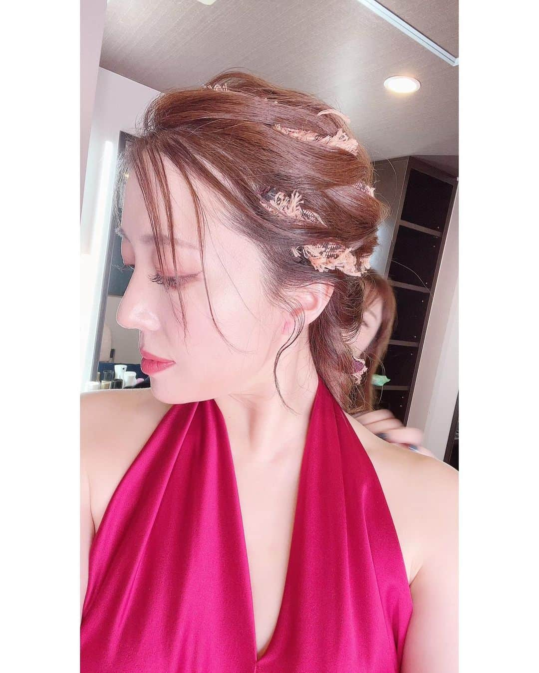 平原綾香さんのインスタグラム写真 - (平原綾香Instagram)「一点物の尾州織ケープドレスに 使用されたこの生地は これで最後だそうです  あと少しだけ残っている貴重な生地 ぜひ使ってくださいとのことで 細く裁断しヘアアクセサリーとして 本番使用しました  ステージ後なので ちょっと崩れてしまいましたが いつもお世話になっている ヘアメイクさんがうまく編み込んでくれました」12月14日 15時33分 - ayaka_hirahara_official