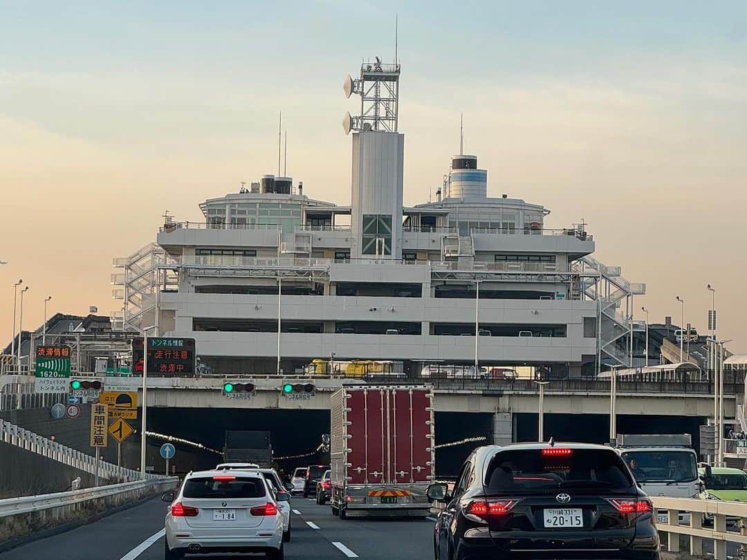 橋本志穂さんのインスタグラム写真 - (橋本志穂Instagram)「今朝はご来光🌅パワーを浴びて いま、夕日の美しさに癒されてます。。  #アクアライン #太陽のパワー」12月14日 15時42分 - shihohashimoto3