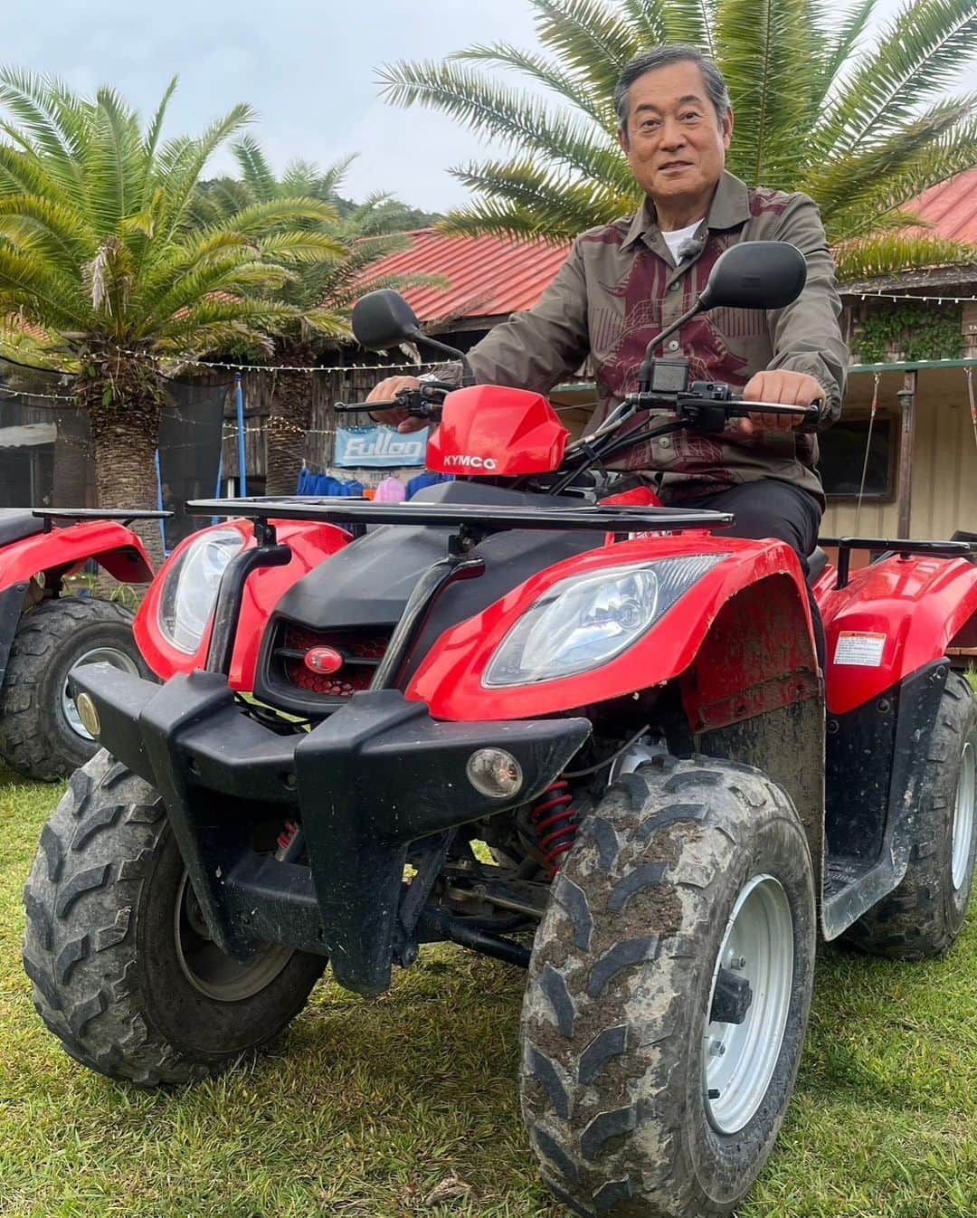 のインスタグラム：「マツケンさんぽ🚶  今日は三重県南伊勢町でアクティビティを体験✨  山道を爆走🌬 疾走感あふれるバギーでエンジョイ🍃  楽しさのあまり、健さん！ 暴れん坊将軍のテーマ曲を鼻歌で披露🎵 貴重すぎました😆  スタジオもバギーポーズで写真撮影📸  #東海テレビスイッチ #いっしょにアップデート #松平健 さん #天野ひろゆき さん #高橋みなみ さん #吉田ジョージ #速水里彩 #篠田愛純 #鈴木翔太」