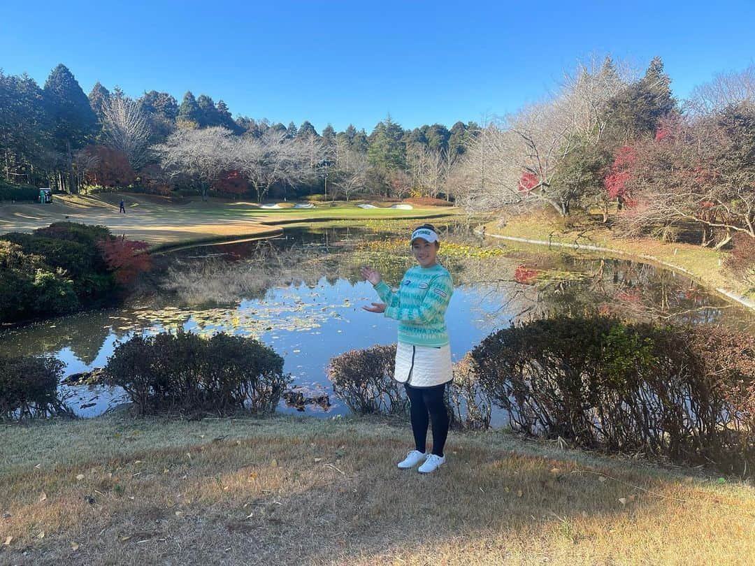 山口すず夏のインスタグラム：「・ ヨネックスのイベントに行ってきました！ こういったイベントをヨネックスさんがやるのは初めてで、 遠方から来てくださったり、 天気にも恵まれて、沢山の方たちと触れ合うことができ、 とても楽しい1日になりました☺️ ありがとうございました💓💓  けどヨネックスぽい写真が全然なく、 2枚目はジュニアの頃お世話になってた児玉さんと😂 当日もずっと付いてくれていました☺️  ・ #ヨネックス #yonex #ゴルフ」