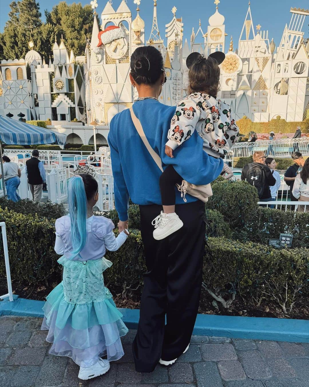 シェイ・ミッチェルさんのインスタグラム写真 - (シェイ・ミッチェルInstagram)「A little bit of this and a little bit of that   @lasventanasalparaiso  @disneyland / @disneyparks」12月14日 16時25分 - shaymitchell