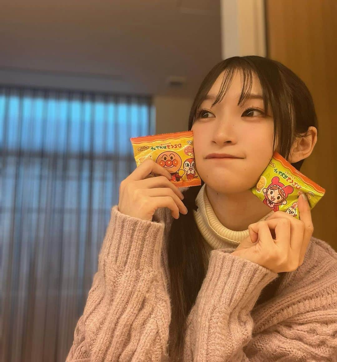 宮本佳林のインスタグラム：「♡  いつもお世話になってる アンパンマンクッキー🍪  美味しいのにお腹に優しくて好き🥰  #アンパンマン #アンパンマンクッキー #美味しい」