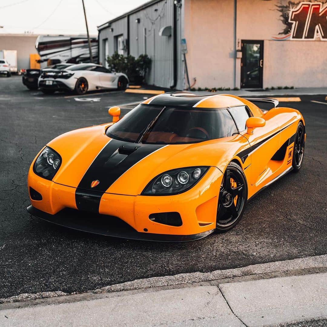 CARLiFESTYLEさんのインスタグラム写真 - (CARLiFESTYLEInstagram)「#Koenigsegg #CCX equipped with our 20” R-5F Forged Wheels with @dymagwheels Carbon Fiber Barrels.  Incorporating elements taken from the OEM wheels of iconic Italian sports cars in the 1980s - the R-5F is our reimagined take on a classic. The modernized 5 spoke design features contoured edges on each spoke and deep pocket hubs.  -  🛠️: @1kmotorsports  -  For Sales Inquiries ➡️ sales@ryft.co  #RYFT #SeparateFromTheOrdinary #RYFTWheels #ForgedWheels #Dymag」12月15日 2時08分 - carlifestyle