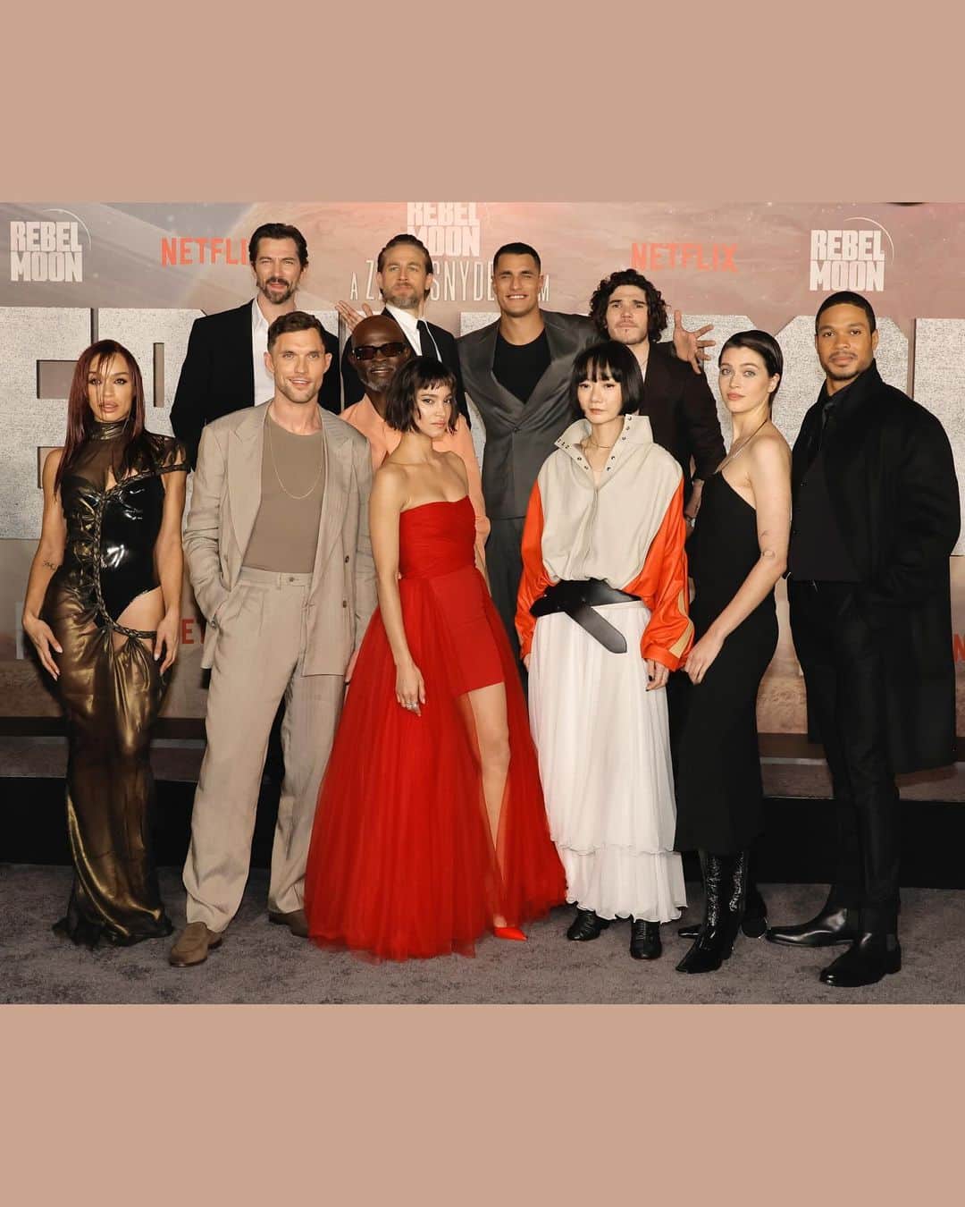 Just Jaredさんのインスタグラム写真 - (Just JaredInstagram)「Charlie Hunnam heated up the red carpet while attending the premiere of his movie “Rebel Moon - Part One: A Child of Fire.” He was joined by director Zack Snyder, his producer wife Deborah and costars such as Cleopatra Coleman, Michiel Huisman,  Ed Skrein, Djimon Hounsou, Sofia Boutella, Staz Nair, Fra Fee, Doona Bae, E. Duffy, and Ray Fisher. We’ve got more details and pics over at JustJared.com! #CharlieHunnam #ZackSnyder #DeborahSnyder #CleopatraColeman #MichielHuisman #EdSkrein #DjimonHounsou #SofiaBoutella #StazNair #FraFee #DoonaBae #EDuffy #RayFisher #RebelMoon Photos: Getty」12月15日 2時45分 - justjared