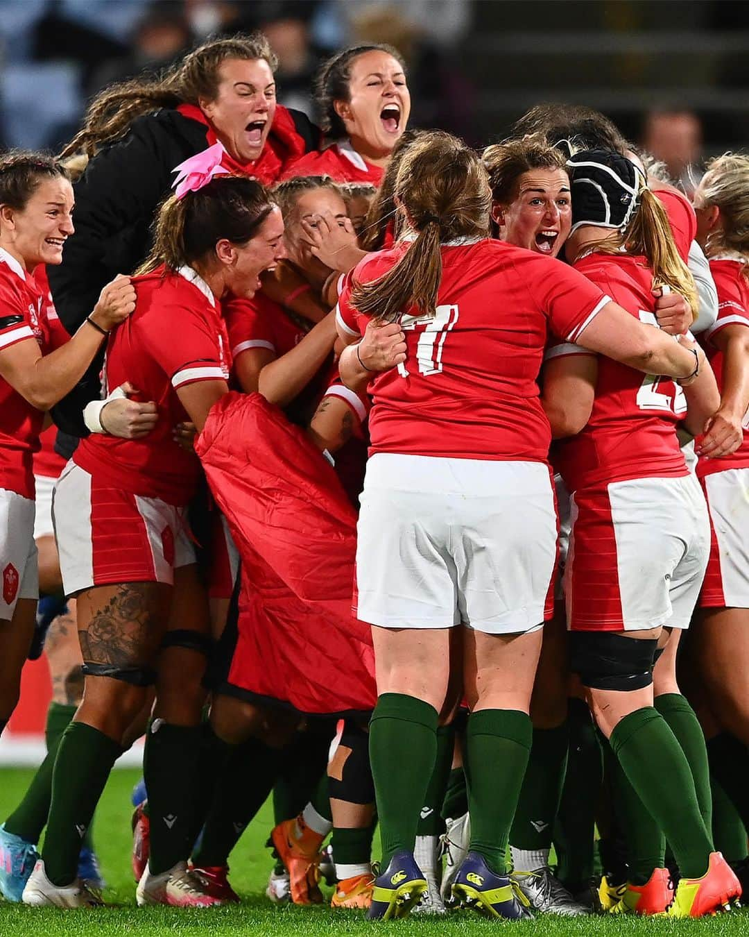 ラグビーリーグ・ワールドカップのインスタグラム：「Bringing the fire and *that* final minute @keirabevan masterclass  A handful of @welshrugbyunion moments to remember from #RWC2021」