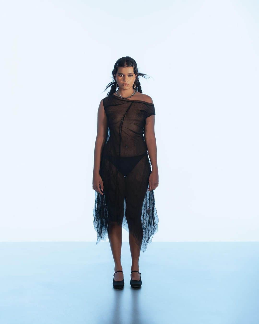 UNIFさんのインスタグラム写真 - (UNIFInstagram)「Lain Dress and Seph Mary Jane Model: @vishwachitnis  Makeup: innerxtc」12月15日 2時50分 - unif