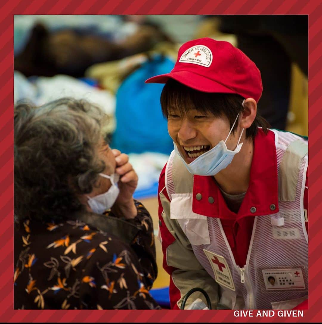 代官山 蔦屋書店　DAIKANYAMA T-SITEのインスタグラム：「2023.12.16~12.17   HOLIDAY MARKET   今週末に実施する屋外マーケットイベント「HOLIDAY MARKET」の出店者をご紹介。   ・日本赤十字社東京支部   私たち赤十字が、皆様から直接不用品を受け取り、ブックオフコーポレーション株式会社様が提供する「キモチと」を通じて、 苦しんでいる人を救うための活動資金に替えさせていただきたく存じます。 ぜひ、お家にある不用品をお持ちいただいて、赤十字活動を支援いただけますと幸いです。 お受けできる「物品」はコチラをご確認ください。   #日本赤十字社東京支部 #代官山蔦屋書店 #HOLIDAY MARKET」