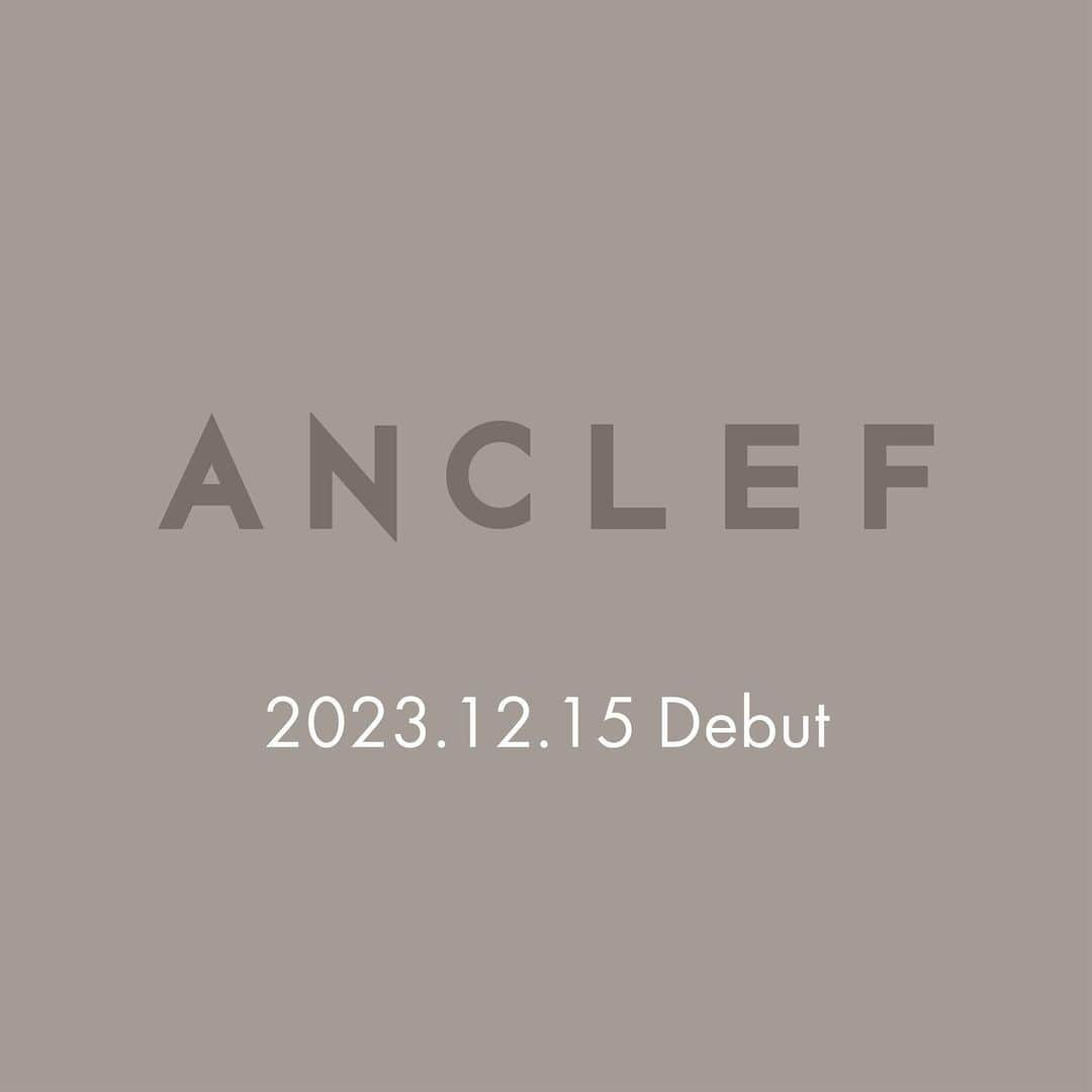 エリコネイルのインスタグラム：「. ANCLEF/アンクレ @anclef_official Producer @nailfumi  TOKYO NAIL EXPO2023にて先行発売の際、ノベルティ付き全20色セットが完売となり大変ご好評いただきましたANCLEFが遂に2023年12月15日(金)一般発売開始いたします☆  色味やテクスチュアに拘りぬき、モダンとシックがブランドコンセプトで、スタイリッシュで上質なインテリアからインスパイアされたカラーになります☆ —————— 容量：2.7g 硬貨時間：LEDライト24W30秒 / UVライト36W60秒  ・001sM ・002M ・003sM ・004sM ・005M ・006sM ・007sM ・008sM ・009sM ・010sM ・011sM ・012sM ・013M ・014M ・015sM ・016M ・017sM ・018sM ・019M ・023sM —————— あなた自身をさらに輝かせる鍵(CLEF)となるカラーを見つけてください🗝  2023年12月15日(金)より各販売店様、モアクチュールオンラインショップにて発売開始いたします！ （モアクチュールオンラインショップは10時から発売開始となります） 是非お試しください！  2枚目にカラーチップ画像 3枚目にカラージェルの画像がございます！ スワイプしてご覧ください♪  #fumi先生 #ANCLEF #アンクレ #gelnail #ジェルネイル #colorgel #カラージェル #nail #nails #ネイル #onecolor #ワンカラー #nuancenail #ニュアンスネイル #modern #モダン #chic #シック⁡」