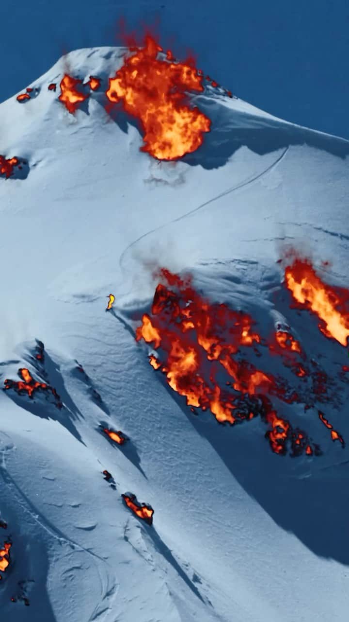 VolcomJapanのインスタグラム：「VOLCOM サーマル・ディフェンス・システム（TDS®）  戦略的に配置されたサーマル・パネルは、かさばりを抑え可動性を向上、必要な箇所を暖かく保ち、雪山での過酷な状況を快適にしてくれます。  メンズTDS® INF GORE-TEX JKTと、ウィメンズ KOA INF GORE-TEX JKTは VOLCOM アウターウェアの最高峰です。  #volcomouterwear #TrulyDefined #TrueToThis #Volcom #VolcomJapan #ボルコム ＃TDS」
