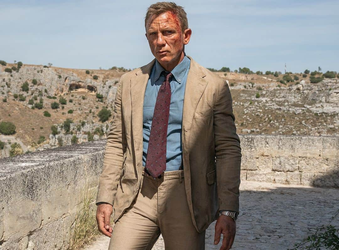 James Bond 007さんのインスタグラム写真 - (James Bond 007Instagram)「“We knew that NO TIME TO DIE was going to be a different kind of look for Bond.” Costume designer Suttirat Anne Larlarb reveals the style of Daniel Craig’s final 007. Full interview at 007.com.」12月14日 19時00分 - 007