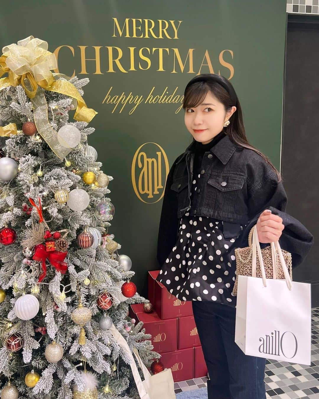 中島奈津希さんのインスタグラム写真 - (中島奈津希Instagram)「🎄🎀🎁 ⁡ ⁡ ⁡ 本日12/14から12/20までの期間限定で 渋谷スクランブルスクエアの6階にて開催中の ＂anillo POP-UP in Tokyo＂に行ってきたよ⛄️❣️ ⁡ ⁡ ⁡ 韓国で話題のビーガンライフスタイルブランドである @anillo_japan 🌿 パケ買いしたくなるお洒落なパッケージで ハンドクリームを持ってるのだけど すっと手に馴染んでくれて香りもお気に入り♡ ⁡ ⁡ ⁡ ⁡ ⁡ 今回、日本初のpopupということで 他のアイテムもお試ししてみたのだけど どれも香水みたいにとっても良い香りだった🥹🫧 一番人気の ＂Rosy Night Repair＂シリーズはローズの香りでダメージヘアケアに特化してるんだって！ お風呂大好きだから 大好きな空間がお洒落で良い香りになるの幸せすぎる🛁🌹早くつかいたい！ ⁡ ⁡ ⁡ ⁡ anillo POP-UP in Tokyoで購入すると ⁡ ✔︎ご購入いただいた方先着順でanilloオリジナルショッピングバッグ贈呈 ✔︎5000円以上ご購入いただいた方先着順でミニエッセンス贈呈 ✔︎2点以上お買い上げでクリスマス限定ギフトボックスプレゼント ⁡ 各SNSフォローしていただいた方にもサンプルプレゼントしてるみたいなのでぜひ行ってみてね🎄🎁(12/20までだよ) ⁡ ⁡ ⁡ クリスマスプレゼントとしても良さそう (自分へのご褒美にも🫢🎁) ☁️☁️☁️☁️☁️☁️☁️☁️☁️☁️☁️☁️☁️☁️☁️ #アニーロ東京ポップアップ  #anilloshibuya #韓国コスメ #べスコス#アニーロ」12月14日 18時57分 - nakajima_natsuki