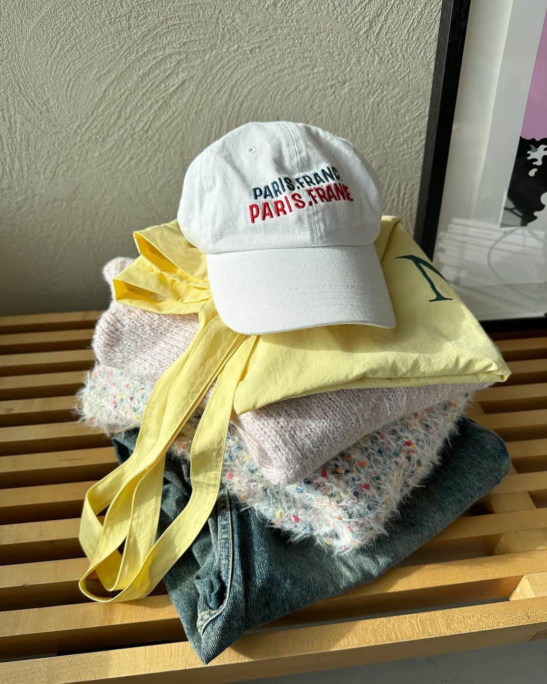 青木美緒のインスタグラム：「🛍️HUKUBUKURO🛍️🎁  ¥5.900で¥15.000円相当のmignon のアイテムが詰まった数量限定ラッキーボックスが 12月15日11時にオープンします☺️🎉 (3日間限定の販売です🙇🏻‍♀️🫡) (写真はイメージです)  . 届くまでのお楽しみにはなりますが、 mignon の人気のアイテムや使えるアイテムがランダムに数点入ってるので是非☺️🎁  ⚠️NOTICE ※該当商品は送料無料イベントの対象外となります。 ※予約販売商品につき、12月21日から順次発送を予定しております。 ※該当商品は返品・交換の対象外となります。 ※該当商品は点数に限りがありますため、決済順にご注文が確定となります。」
