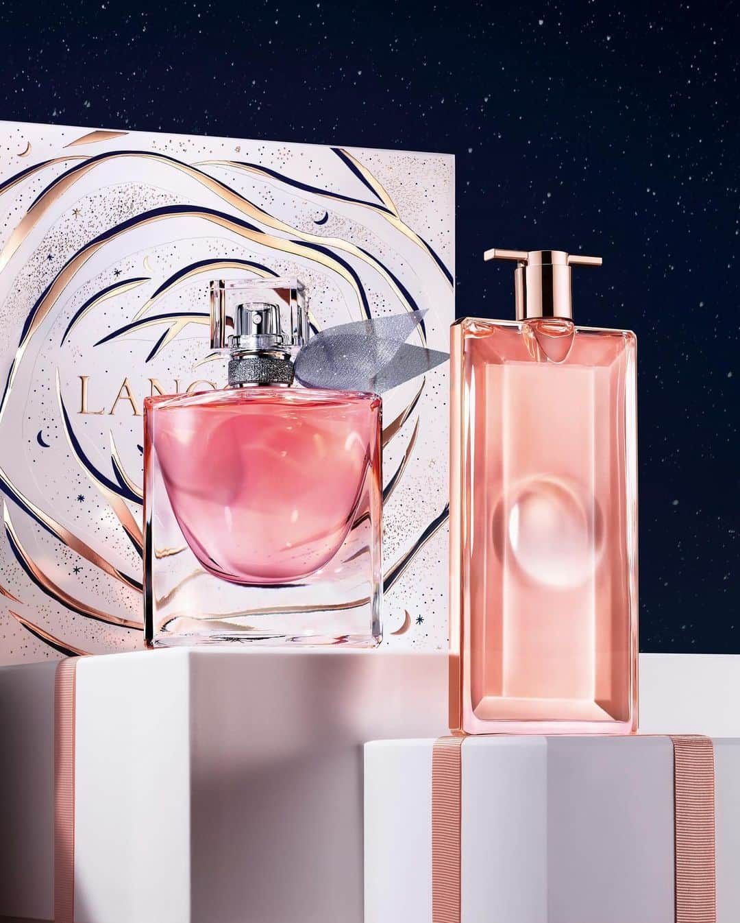 Lancôme Officialのインスタグラム：「Each Lancôme icon has its own story, making for the perfect gifts. The La vie est belle range welcomes new members including the latest La vie est belle L’Extrait, that explores the Damascena Rose and Oud Wood accord, for a joyful new interpretation. By their side, the Idôle range, featuring the newest Idôle Now, empowers the wearer to create their own timeless story.  #Lancome #LancomexLouvre #Holiday23」