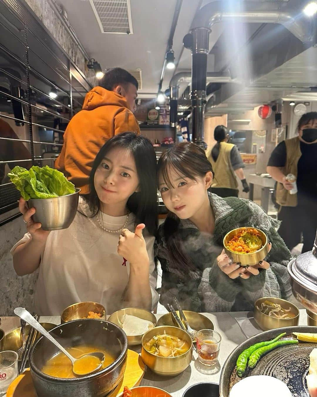 ホン・ヨンギさんのインスタグラム写真 - (ホン・ヨンギInstagram)「#대만맛집 #영기맛집 🇹🇼  대만에서 두번이나 다녀온 맛집 ㅋㅋㅋㅋ 한식인데 한국에서 먹는거보다 맛있냐구요 비빔밥이랑 소고기무국 드셔주세요..  그나저나 필링기 벌써 5000개 나갔어요🫣 크리스마스 준비한다고  치킨 두개 사먹을돈으로 다들  필링기구매하겠다고 ㅋㅋㅋ💕 다들 엄청 피부애끼시는군요?  내일 마감이니 서두르게뇨?」12月14日 19時17分 - kisy0729