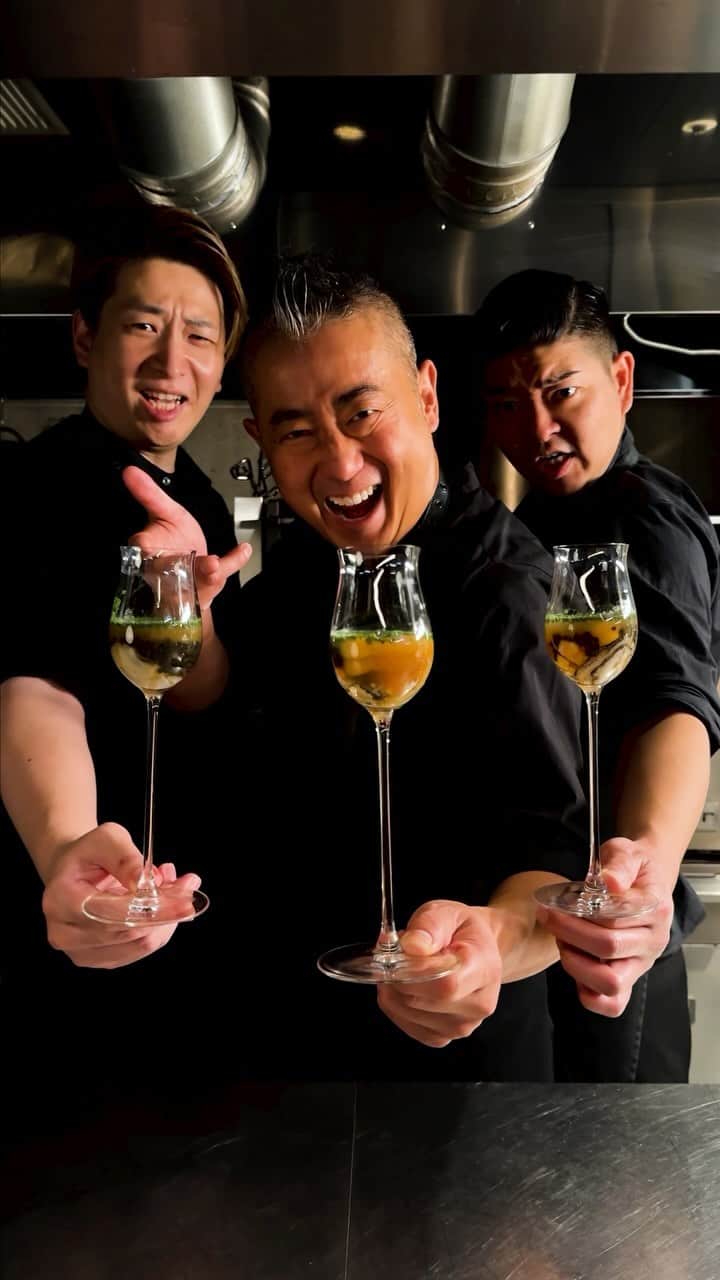 HAMADAHISATOのインスタグラム：「SHOUT OUT TO @therealnobu HERE IS OUR VERSION OF OYSTER UNI SHOOTER🔥 SEE YOU AGAIN IN LOS ANGELES ❤️ . #wagyumafia #matsuhisa #nobu #respect #itterasshai」