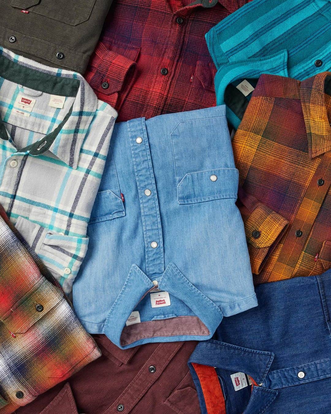 Levi's Japanのインスタグラム：「リーバイス®の定番、シャツ。ワーカーシャツ、ウエスタンシャツ、日本製のデニム生地を使ったシャツなど、カラーも生地もいろいろ。」