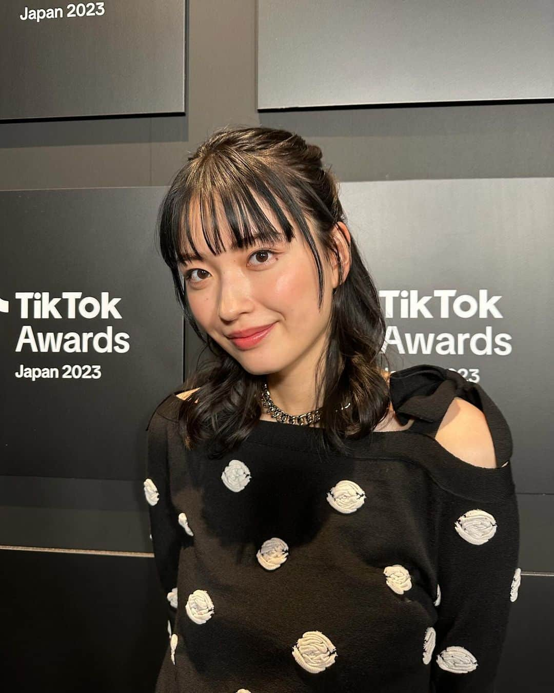 茅島みずきのインスタグラム：「⁡ TikTok Awards Japan 2023にて 「最高の教師」が"TikTokトレンド大賞"スポーツ&エンタメ部門を受賞しました！ ⁡ ⁡ みんなを代表して監督と愛流くんと授賞式に参加ささせて頂きました。 ⁡ ⁡ ⁡ 見てくださった皆様ありがとうございました。」