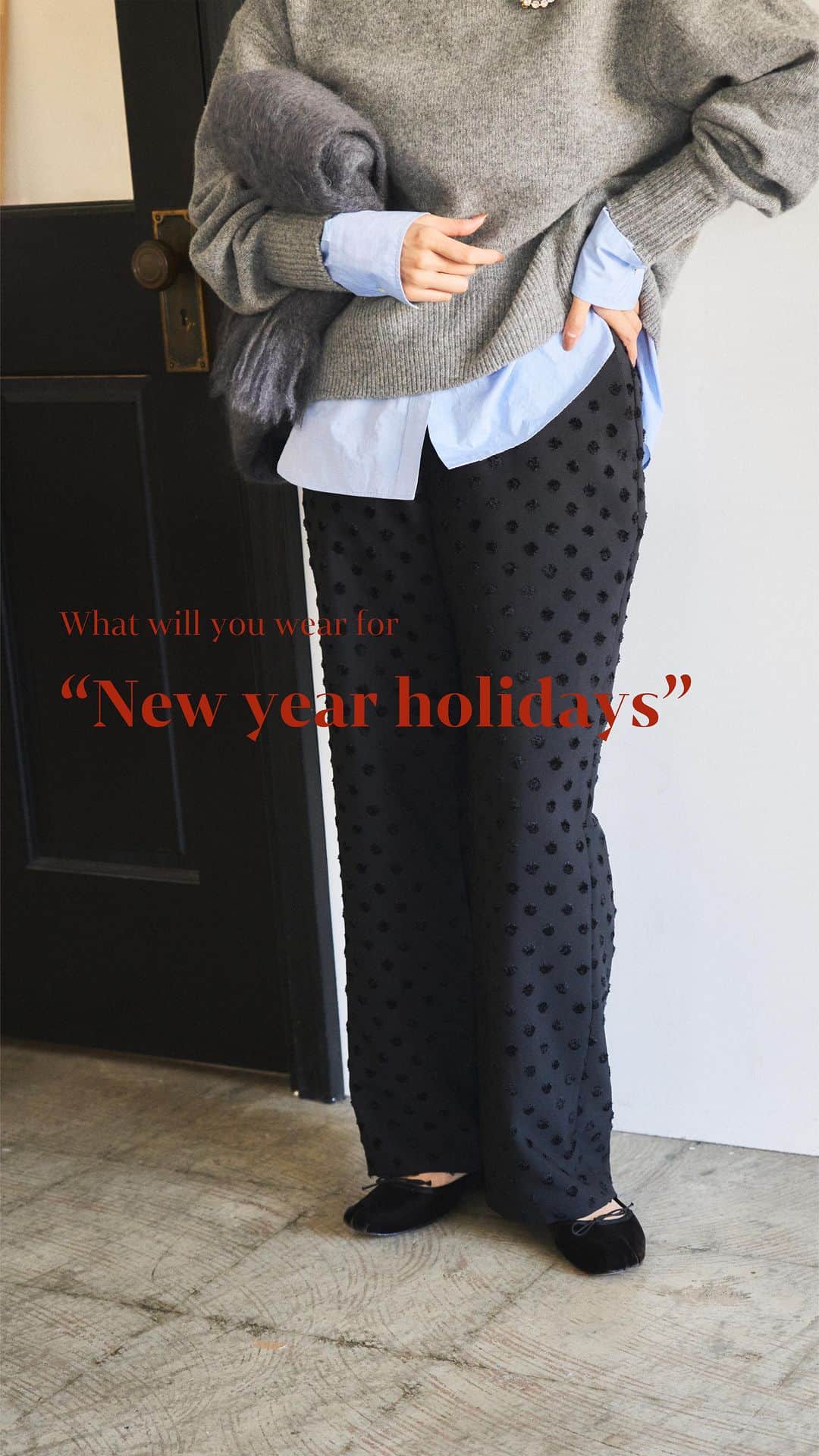 のインスタグラム：「What will you wear for "New year holidays"☺︎  ___     ホリデーシーズンを目前に控えた今、 IENAスタッフがテーマに応じた お出かけスタイリングをご紹介！　　  vol.2 -New year holidays - 　　  アイテム詳細はページ下部の「商品を見る」 からチェック！   ___ ⁡  #iena #iena_23aw  #baycrews #baycrewsstore  #fashion #ホリデー」