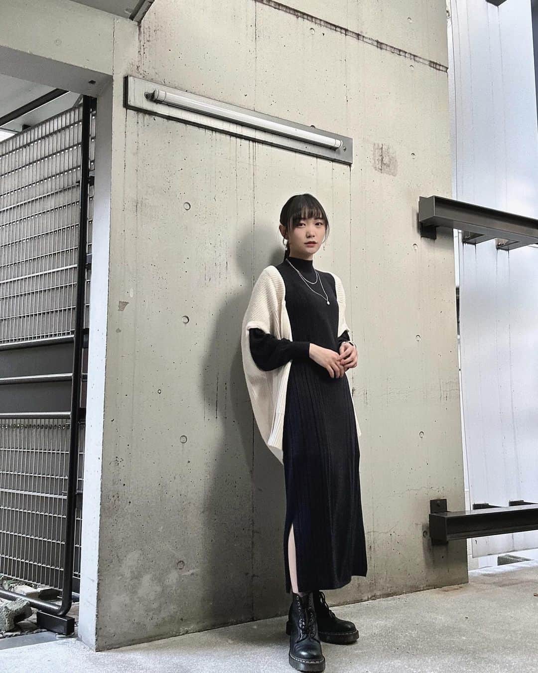雪見みとのインスタグラム：「#ゆきみとコーデ  大人っぽくしてみた日。  昨日は遅くまで撮影やったけど、帰ってあったかいお風呂入って、昼までぐっすり寝た！  最近毎日お風呂ためて入ってるけど、動画とか見てると1時間くらい長風呂しちゃう🛁🫧  最近はプルートウ観た。 あと今は葬送のフリーレン観てる。  次何観ようかな？ アニメでも映画とかでもオススメあったら教えて！」