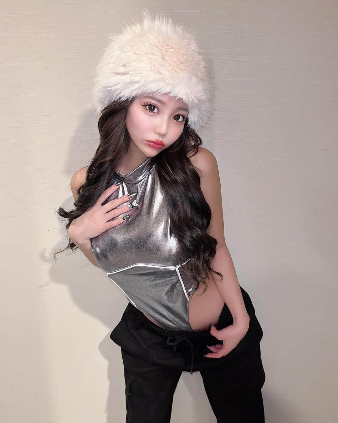 くまみゆのインスタグラム：「. . やぱシルバー可愛い😭 アウターまだかなあ早く着たい🥹🥹 . .」