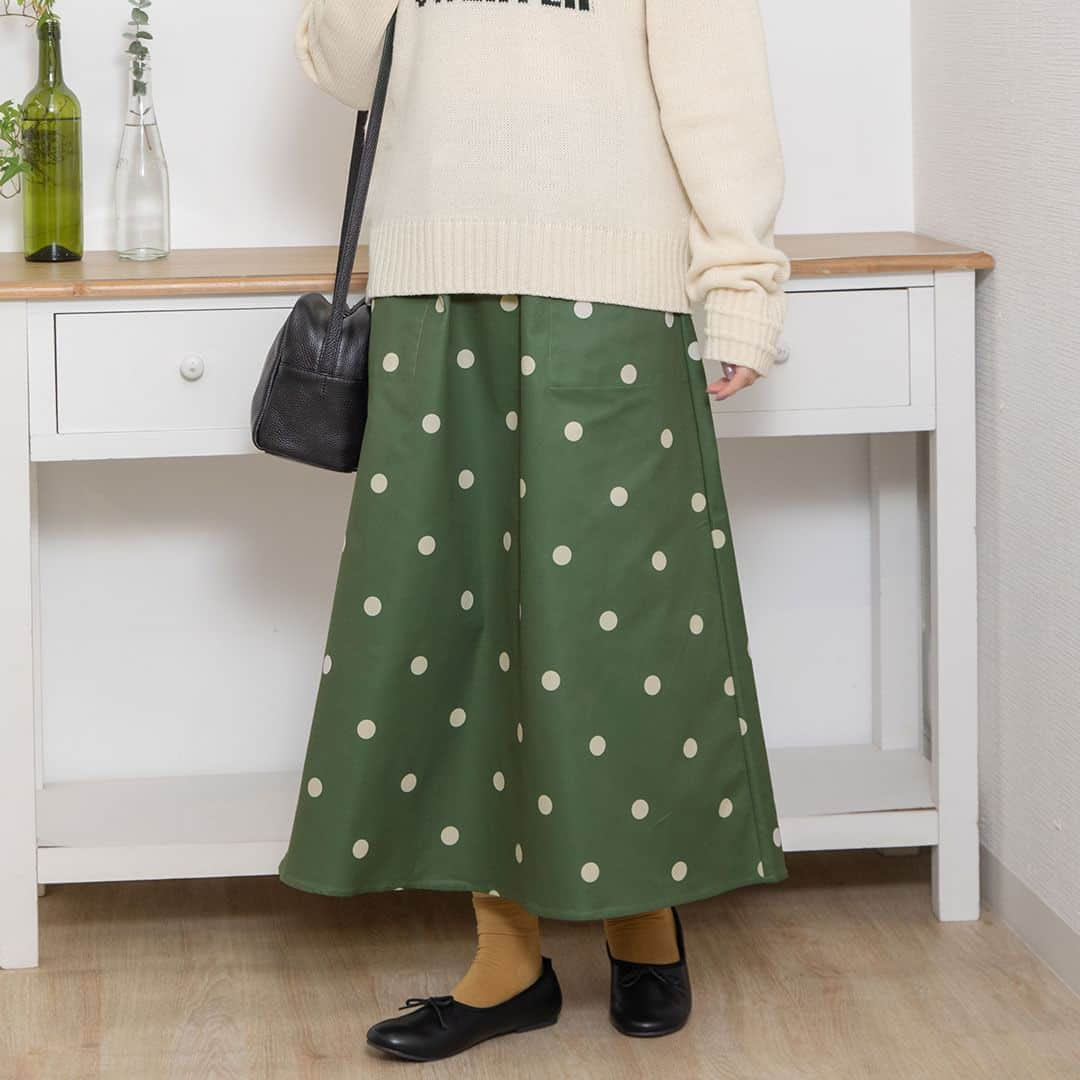 POUDOUDOUofficialのインスタグラム：「Winter New Arrival ----------------------  ドットプリントAラインスカート ￥7,590 (tax.incl) brack/green/grage  ドットプリントイージーワイドパンツ ￥7,590 (tax.incl) brack/green/grage  コーディネートのポイントになるドットボトム。 着回しやすいシルエットで シンプルなトップスを合わせてもサマになります◎  店舗・オンラインショップ 入荷済  ※詳しい在庫状況は各ショップへお問い合わせください。  #poudoudou #プードゥドゥ #pdd23aw #coo_online」