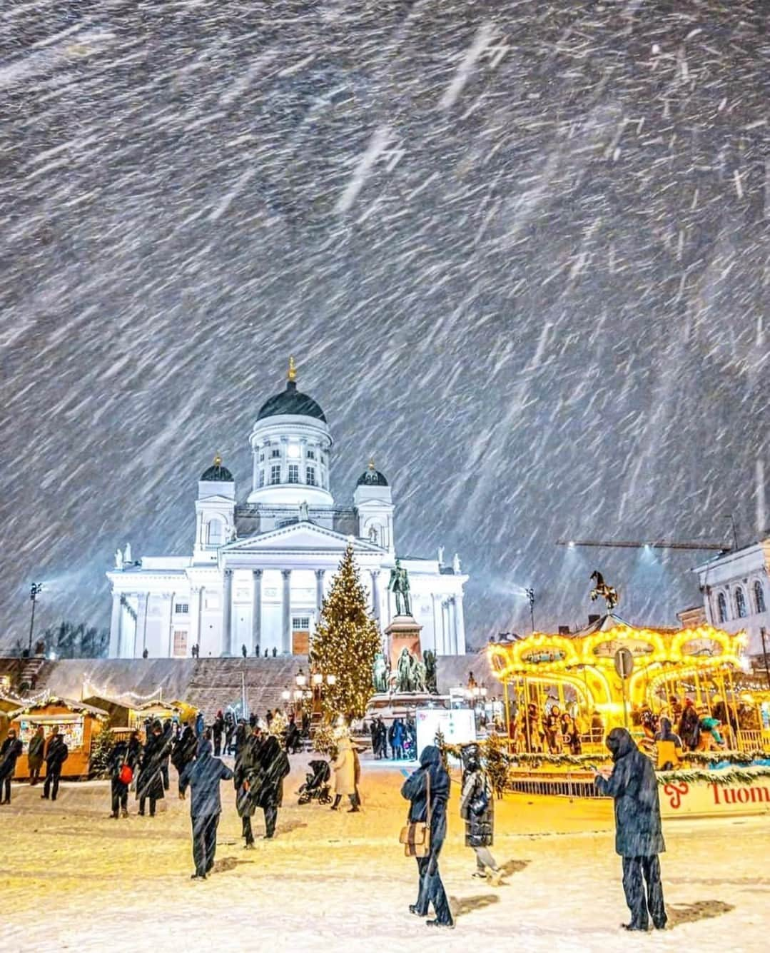 フィンランド政府観光局さんのインスタグラム写真 - (フィンランド政府観光局Instagram)「ヘルシンキも大雪の今日この頃です。 🌨️ ❄️ ☃️ .  📸 @antsvahter Kiitos! 🙏 #visitfinland #ourfinland #visitfinlandjp #finland #北欧旅行 #travelgram #フィンランド #フィンランド政府観光局 #北欧 #travel #instatravel #travel #travelgram #travelling #traveler #旅したくなるフォト #旅行 #旅 #海外旅行 #travelphotography #旅行大好き #旅行好き #旅スタグラム #旅好き #ヨーロッパ旅行 #旅に出たい #トラベル #myhelsinki #ヘルシンキ」12月14日 20時00分 - visitfinlandjapan