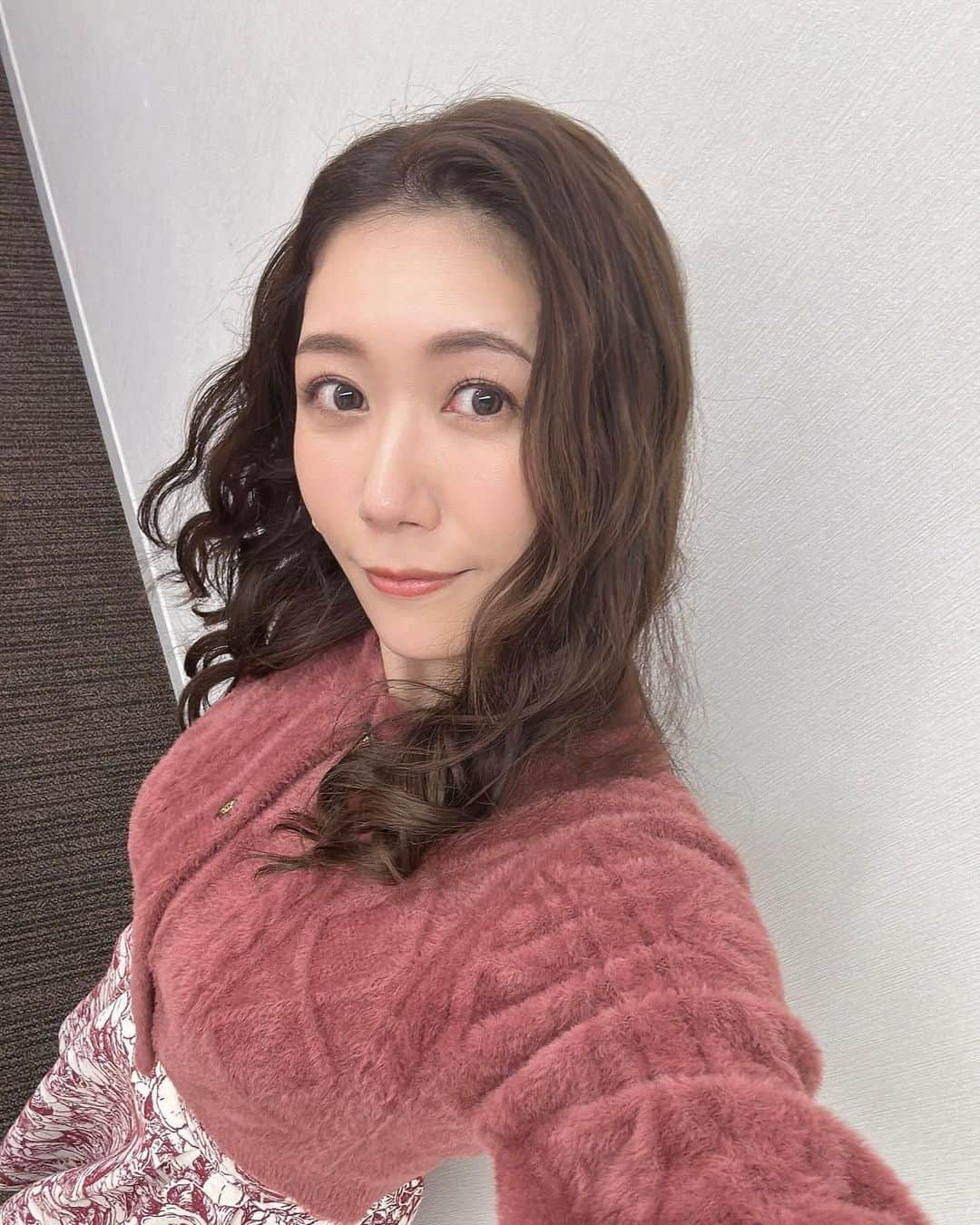 穂川果音さんのインスタグラム写真 - (穂川果音Instagram)「hairstyle  巻き下ろしヘアだよ〜  #ダウンスタイル　#ヘアアレンジ　#hairarrange #アベプラ」12月14日 20時29分 - hokawakanonn