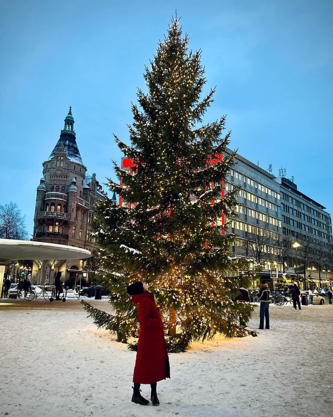 ジョアンナ・ブラッディさんのインスタグラム写真 - (ジョアンナ・ブラッディInstagram)「Sweden  . . . . . #christmasdecor #christmas #travel #holiday #happyholidays #sweden #stockholm」12月14日 20時53分 - thejohannabraddy