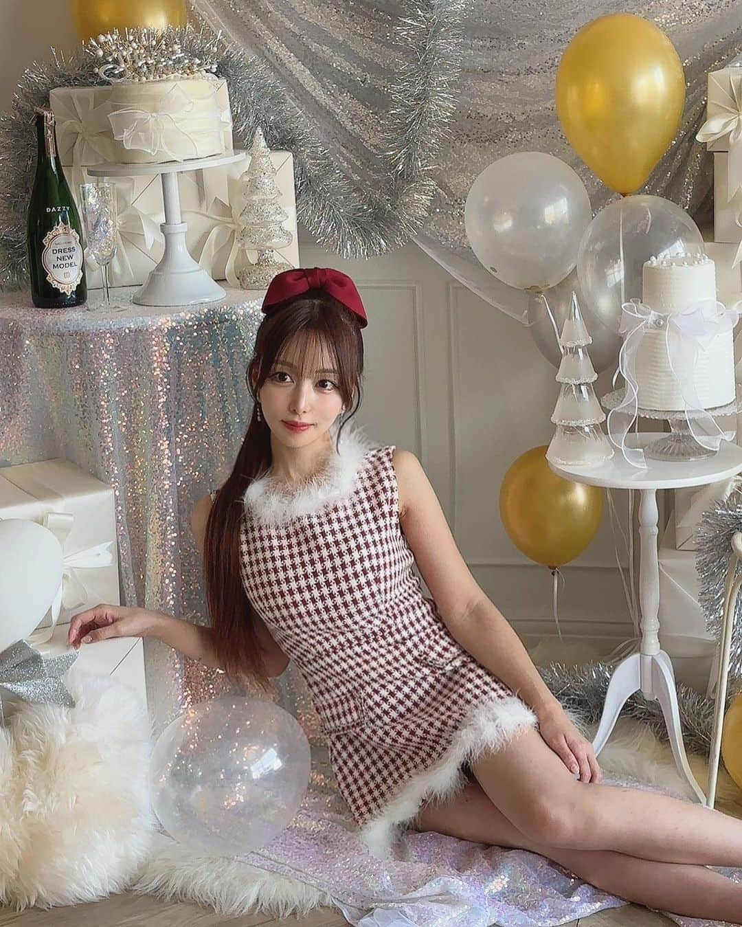 桜井みづき（キャバ嬢）さんのインスタグラム写真 - (桜井みづき（キャバ嬢）Instagram)「Holiday dress販売はじまりました🤍🤍  フェザーツイードジャケット＆ワンピースセットアップ Price : ¥8,228 (tax in) Size : XS / S / M  ツイード地にフェザーをあしらった 上品キュートなジャケット＆ワンピース  華やかなワンピースはHoliday dressにぴったり❄️  Xmasも冬シーズンも沢山着回せます💗  Petit Madeleineのアカウントからdressチェックしてください🙋‍♀️✨」12月14日 20時54分 - smzk0227