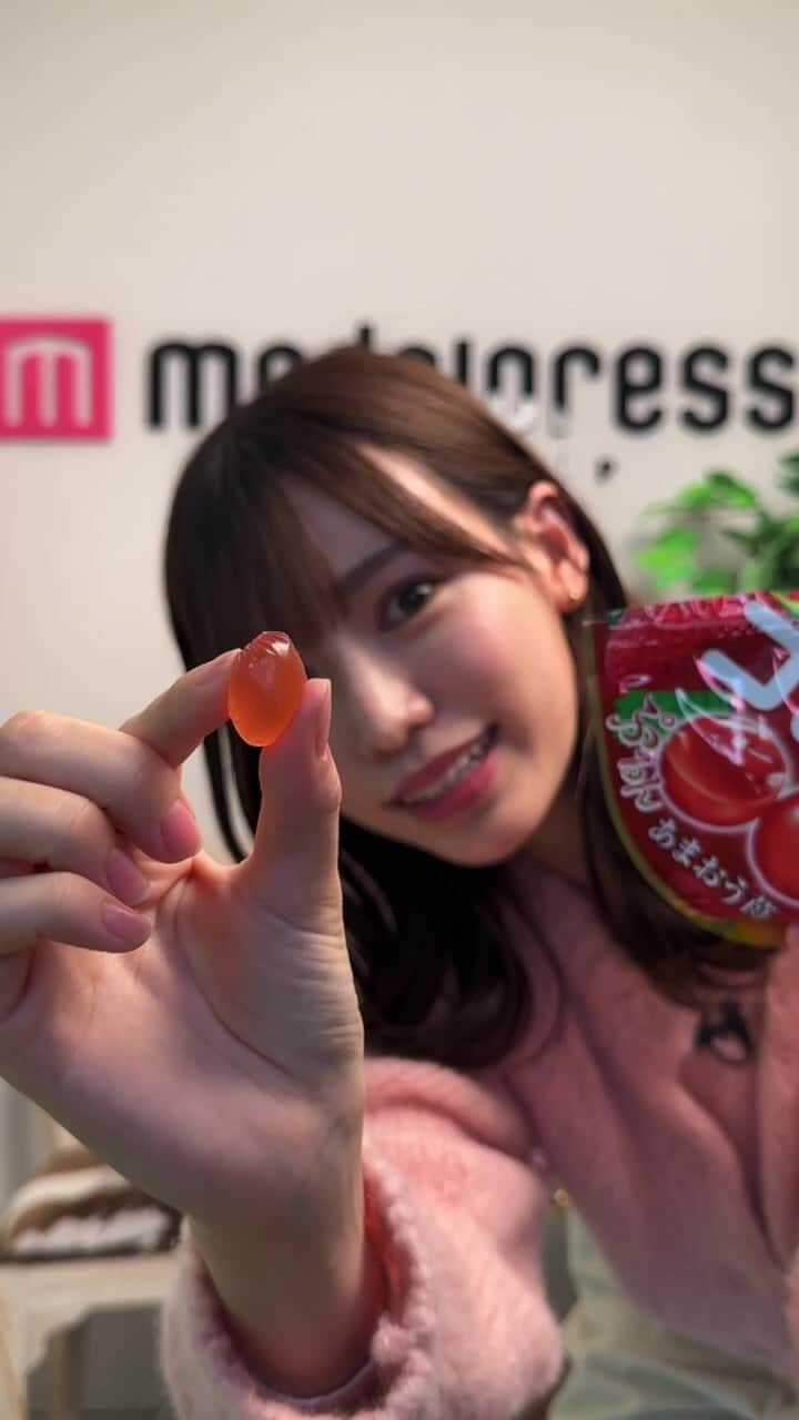 modelpressのインスタグラム：「運上弘菜(元HKT48)がコロロあまおう苺を食レポ🍓#PR #コロロ #UHA味覚糖」